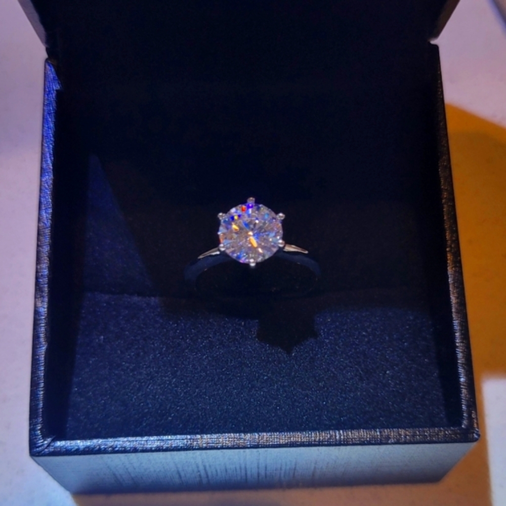 Diamond engagement ring  2-carats sterling silver band